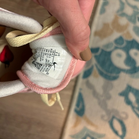 Pink lemonade Nike air max shoes - Picture 4 of 5